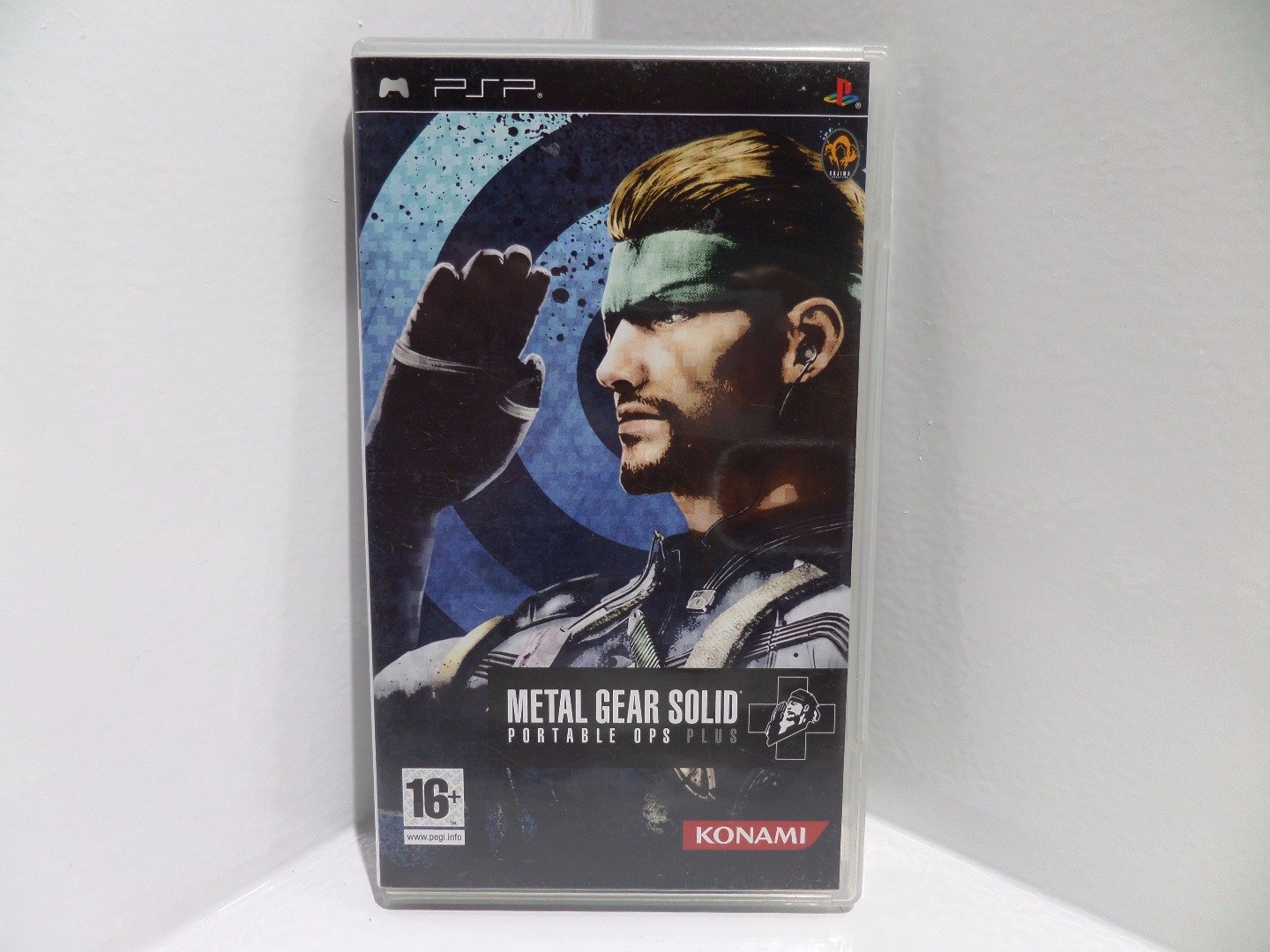 L GEAR SOLID PORTABLE OPS 等身大パネル Amazon.com: Metal Gear Solid: Portable Ops Plus (PSP) : Videojuegos